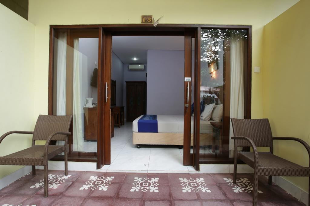 Отель Reddoorz @ Pantai Cemara Sanur Экстерьер фото