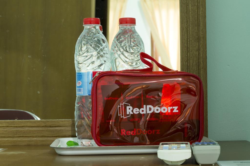 Отель Reddoorz @ Pantai Cemara Sanur Экстерьер фото