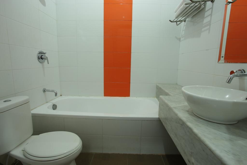 Отель Reddoorz @ Pantai Cemara Sanur Экстерьер фото