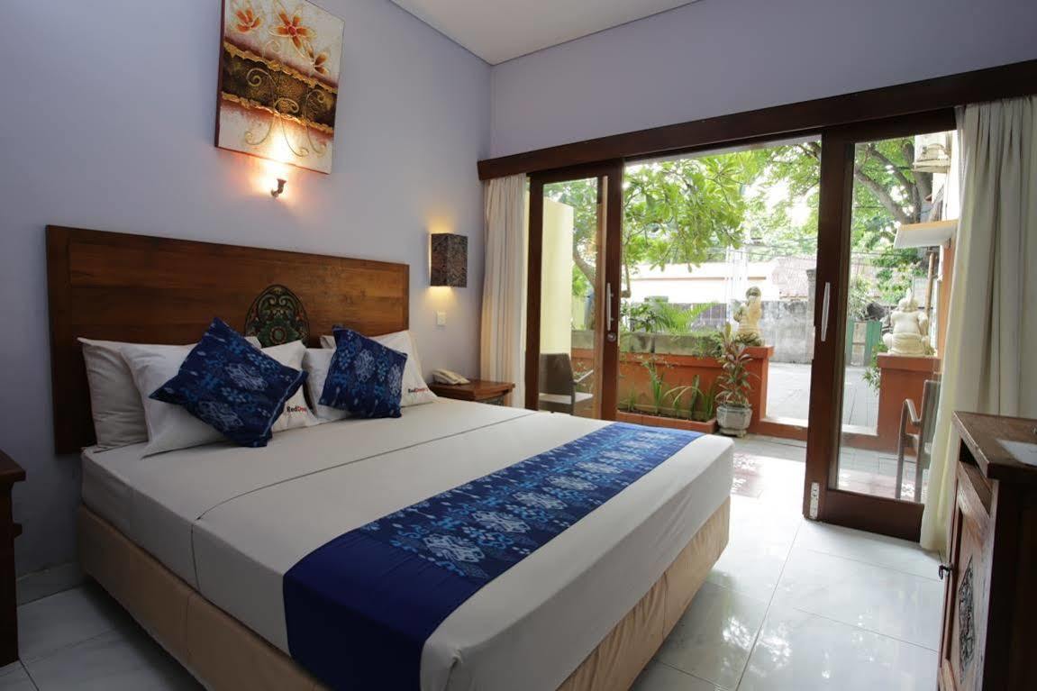 Отель Reddoorz @ Pantai Cemara Sanur Экстерьер фото